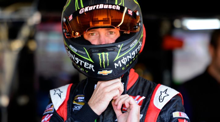 Kurt Busch putting on helmet