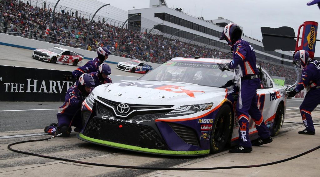 Denny Hamlin Fast Pit Stop at Dover