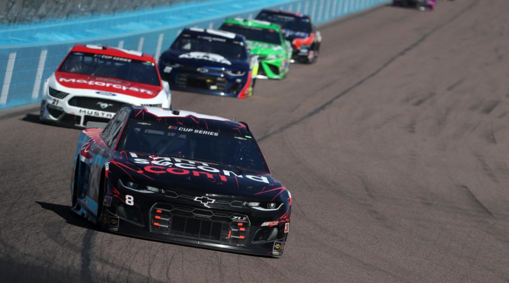 Tyler Reddick, Matt DiBenedetto, Alex Bowman, Kyle Busch racing at Phoenix