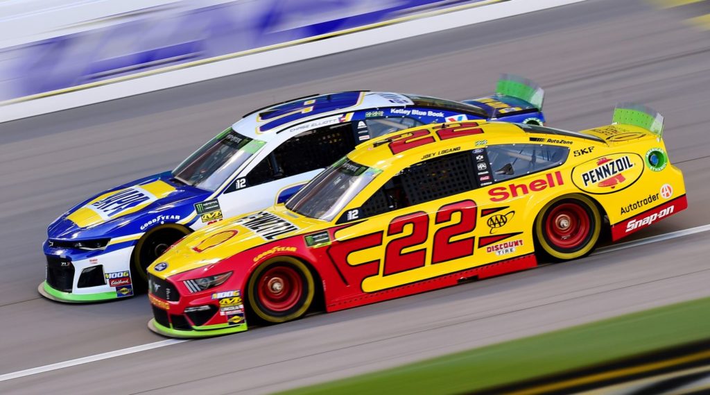 Joey Logano and Chase Elliott racing at Kansas Speedway 2019