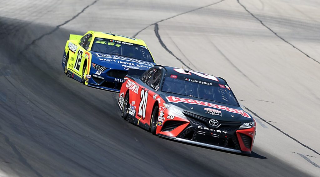 Erik Jones and Ryan Blaney racing at Texas Motor Speedway 2020