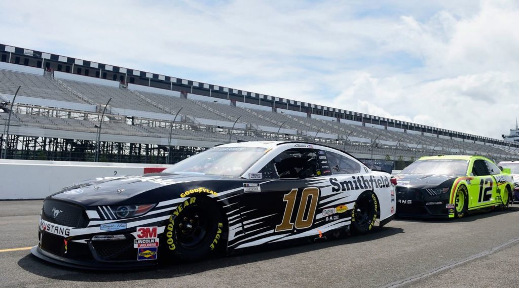 Aric Almirola and Ryan Blaney on the starting grid at Pocono 2020