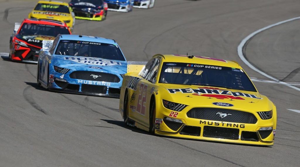 Logano, Harvick, Truex racing at Las Vegas 2020