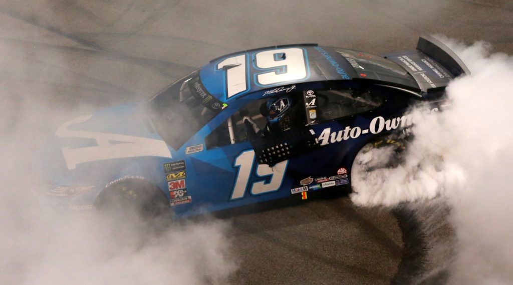 Martin Truex, Jr. burnout at Richmond 2019 in Auto Owners car