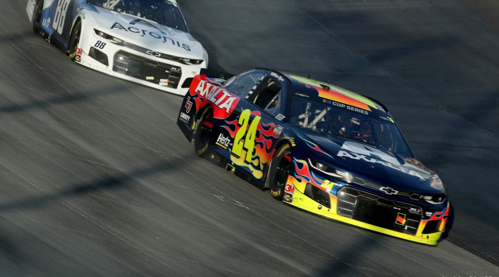 William Byron leading teammate Alex Bowman at Dover 2020