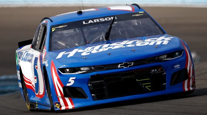 Kyle Larson racing at Watkins Glen 2021