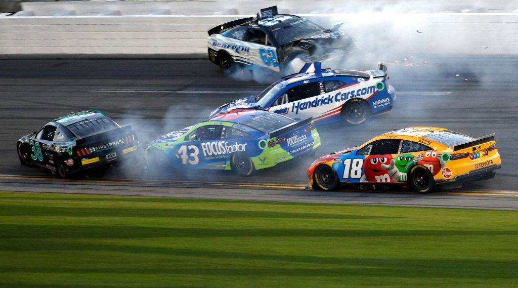 Big wreck in the 2022 Daytona 500 with Kyle Larson, Kyle Busch